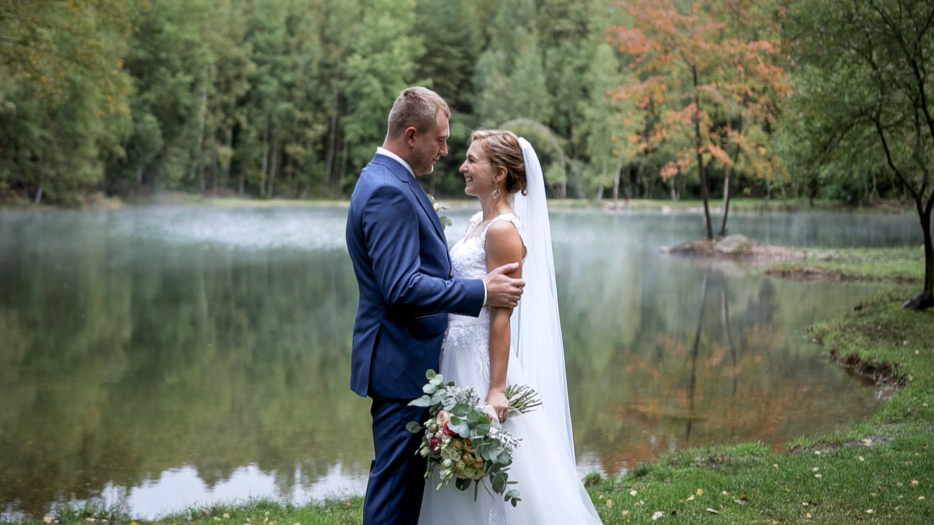 Veselá podzimní svatba na Vysočině v Žirovnici a Kamenici nad Lipou